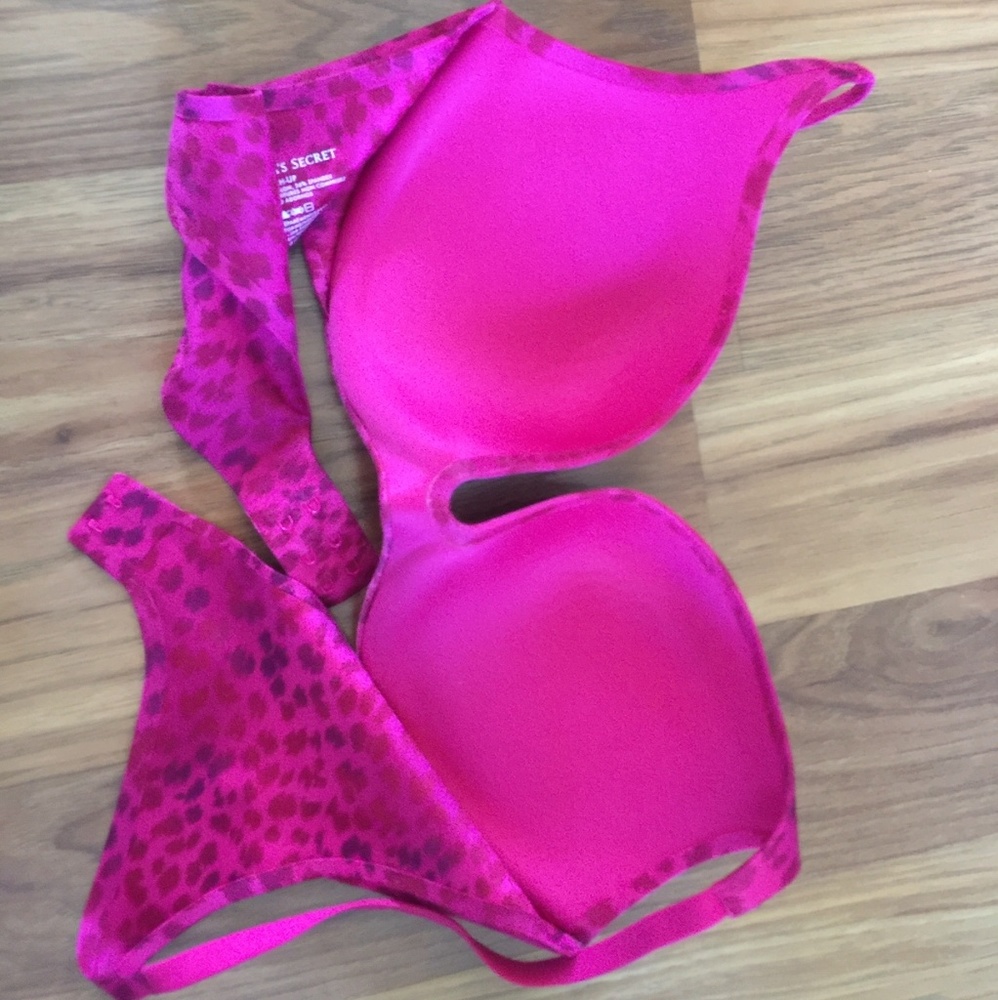 Victoria Secret Bra - Picture 2 of 3